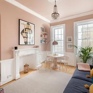 Stylish With Parking - Garden And Workspace Apartment