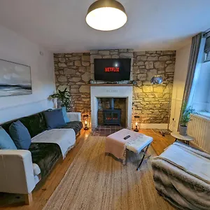Rush Hill - With Parking For 2 Cars Holiday home
