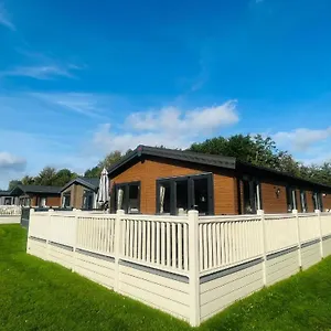 Rosie's Rest With Hot Tub Holiday home Barmby on the Moor